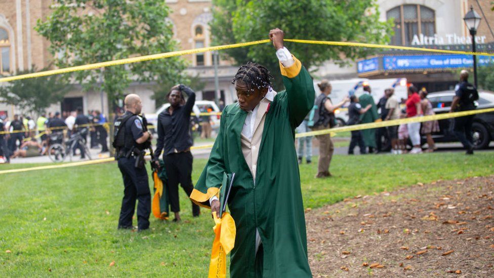 United States : Shooting kills 2 at graduation ceremony