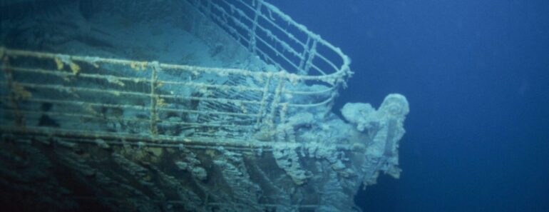 Titanic: A tourist submarine which visited the wreck with five people on board missing