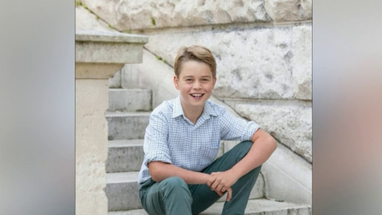 Kate and William unveil a photo of Prince George for his 10th birthday ...