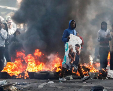 Violent Taxi Strike Paralyzes Cape Town, Leads To Several Deaths.