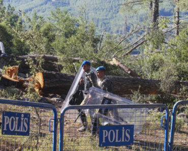 As environmentalists rally against mine expansion, Erdogan shows his defense of coal