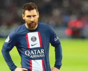 Ligue 1 / Messi admits never having intended to play for PSG, angering fans.