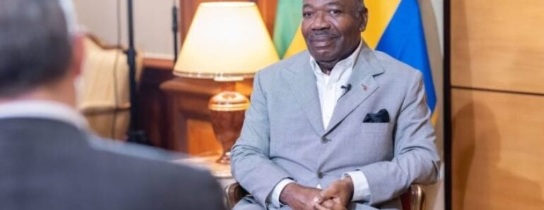 le president ali bongo ondimba interviewe par le journaliste de jeune afrique marwane ben yahmed en mars 2021 a libreville 696x464 1
