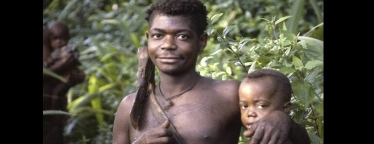 Voici pourquoi les pygmees Aka dAfrique centralemeilleurs peres du monde